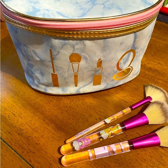 Care Bears makeup brush set and makeup bag - Picture 1 of 6